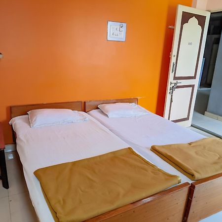 Hotel Annapurna Bhuj Esterno foto